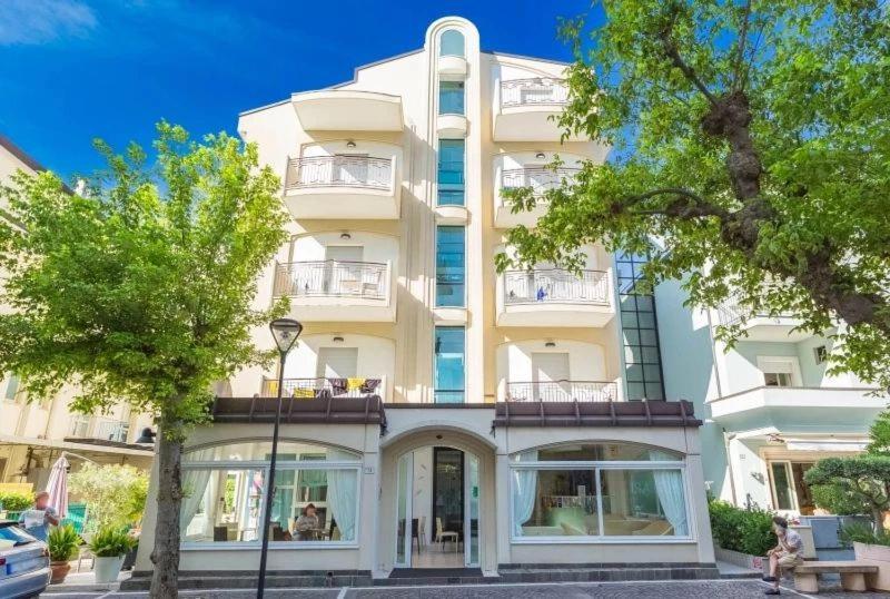 Hotel Ivana มิซาโน อาดรีอาติโก ภายนอก รูปภาพ