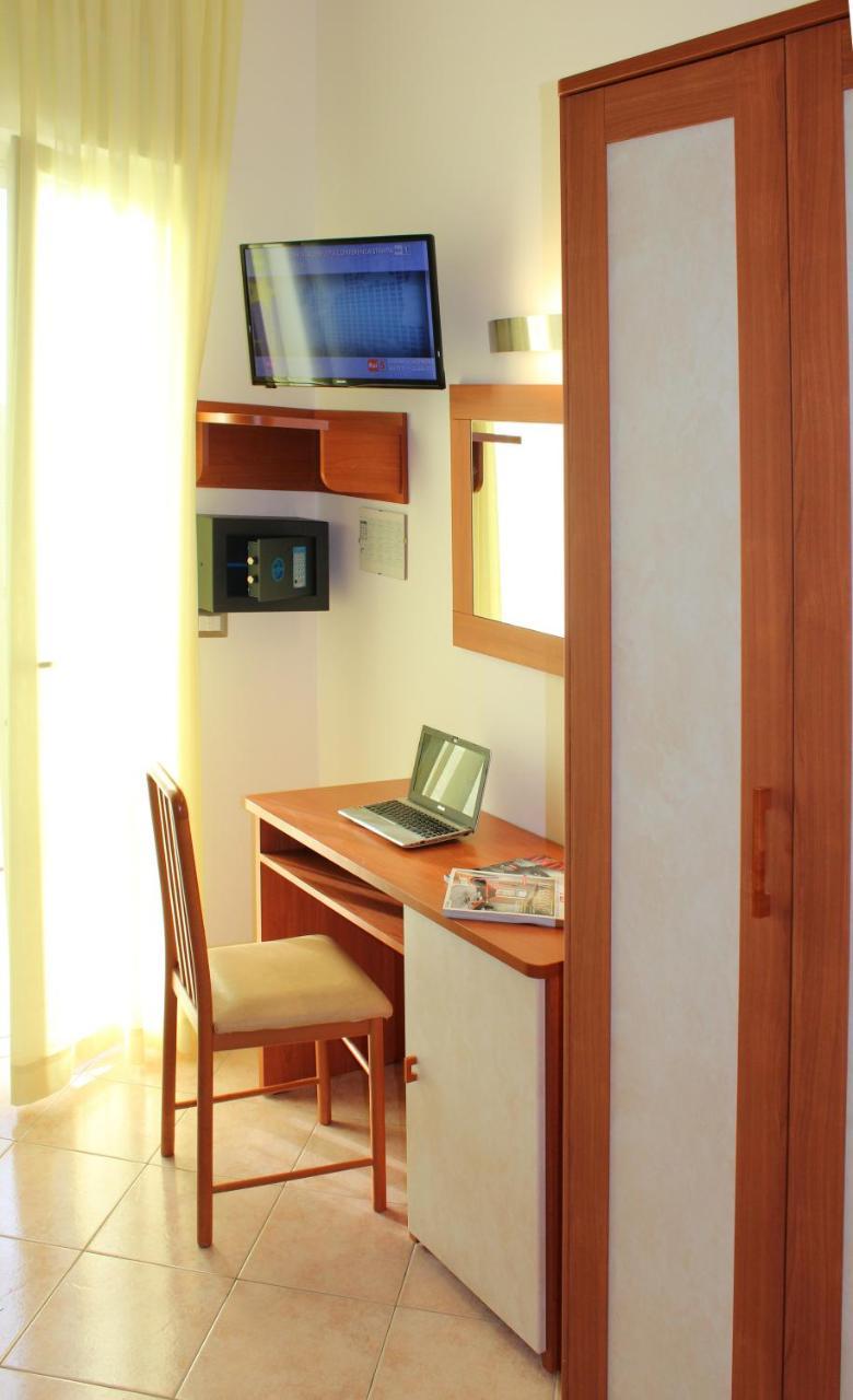 Hotel Ivana มิซาโน อาดรีอาติโก ภายนอก รูปภาพ