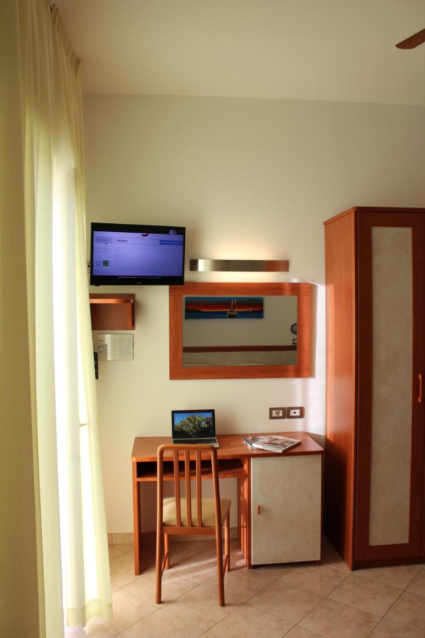 Hotel Ivana มิซาโน อาดรีอาติโก ภายนอก รูปภาพ