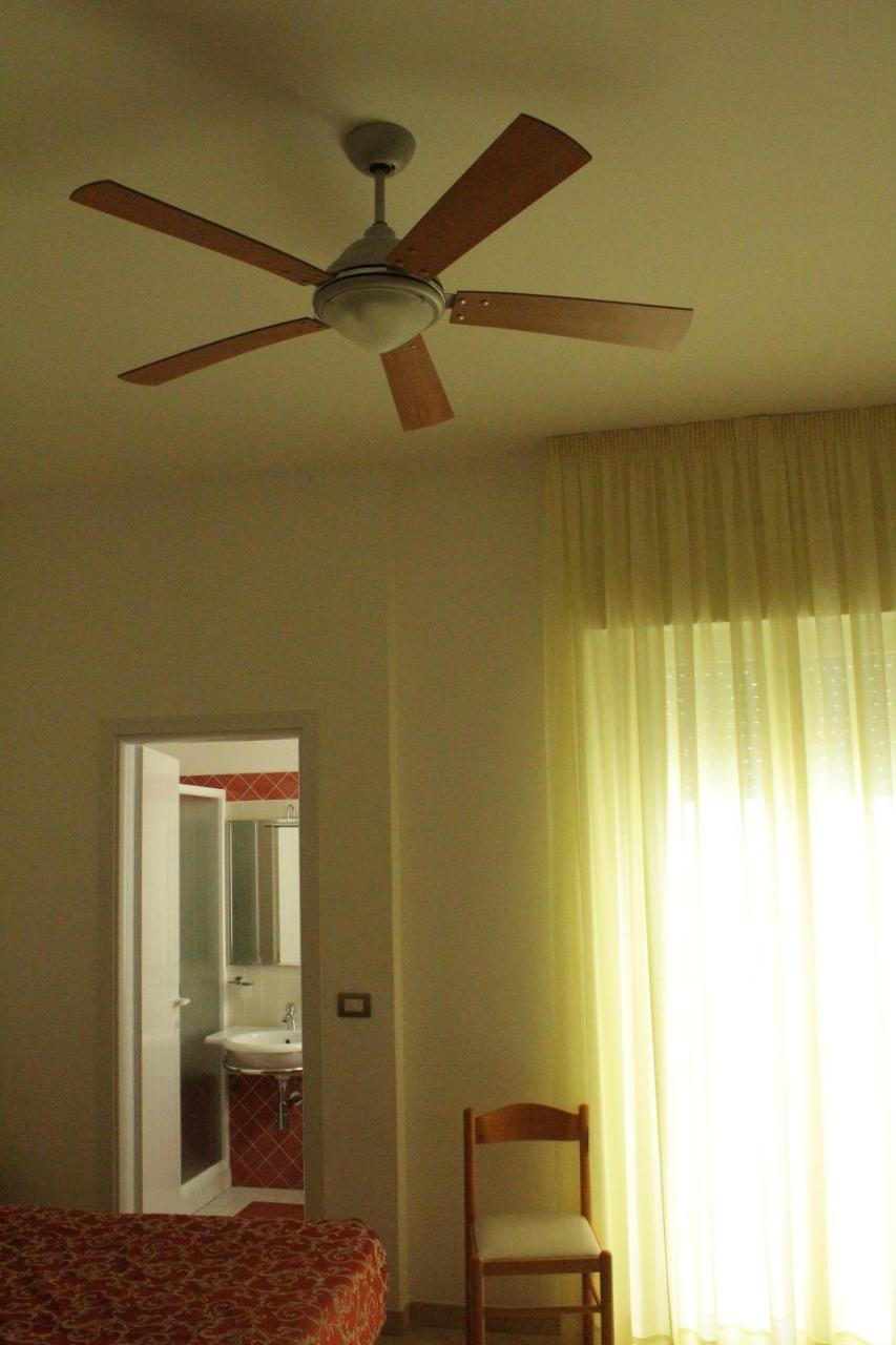Hotel Ivana มิซาโน อาดรีอาติโก ภายนอก รูปภาพ