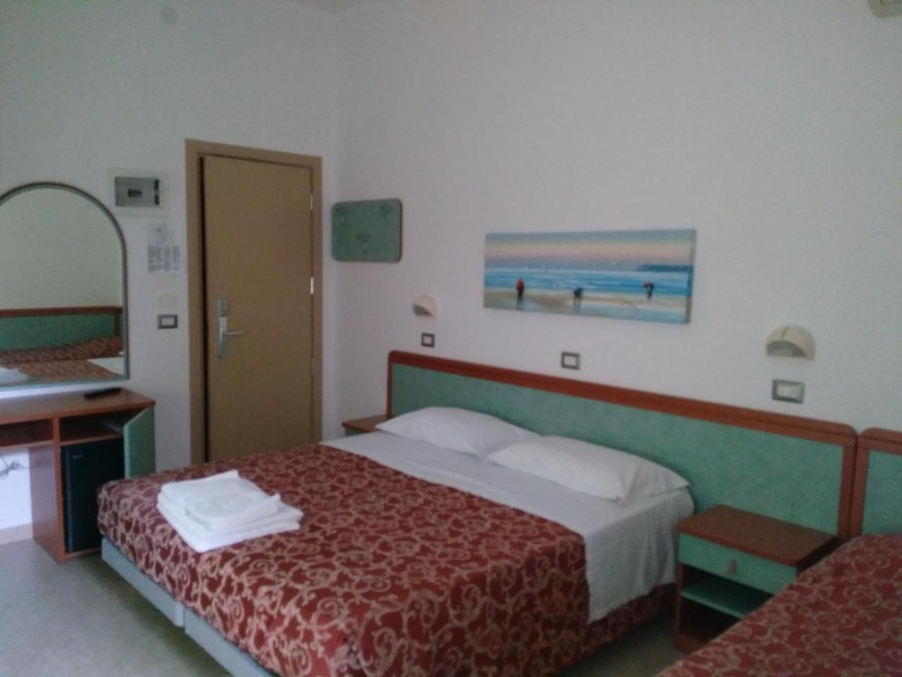 Hotel Ivana มิซาโน อาดรีอาติโก ภายนอก รูปภาพ