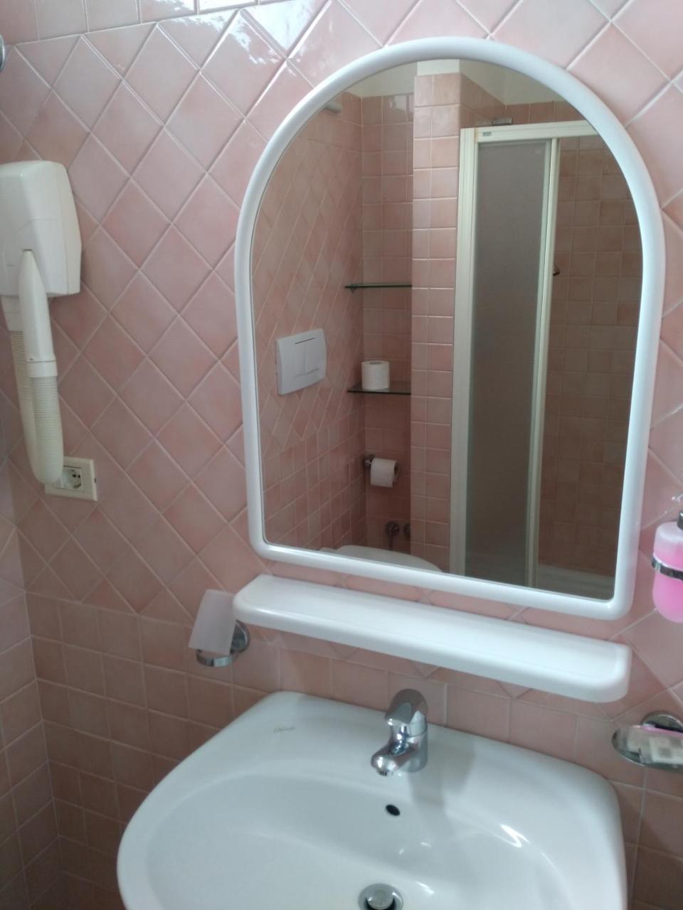Hotel Ivana มิซาโน อาดรีอาติโก ภายนอก รูปภาพ